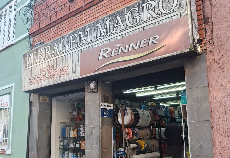 Fachada da Ferragem Magro na R. Riachuelo, 704, Centro Histórico de Porto Alegre